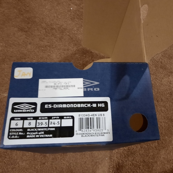 Women Umbro soccer cleats - Picture 7 of 7